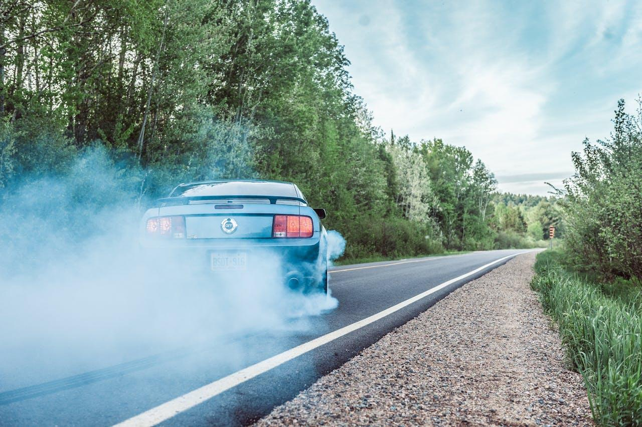 Comprendre les causes d’un diesel qui fume : 3 explications pour identifier le probleme